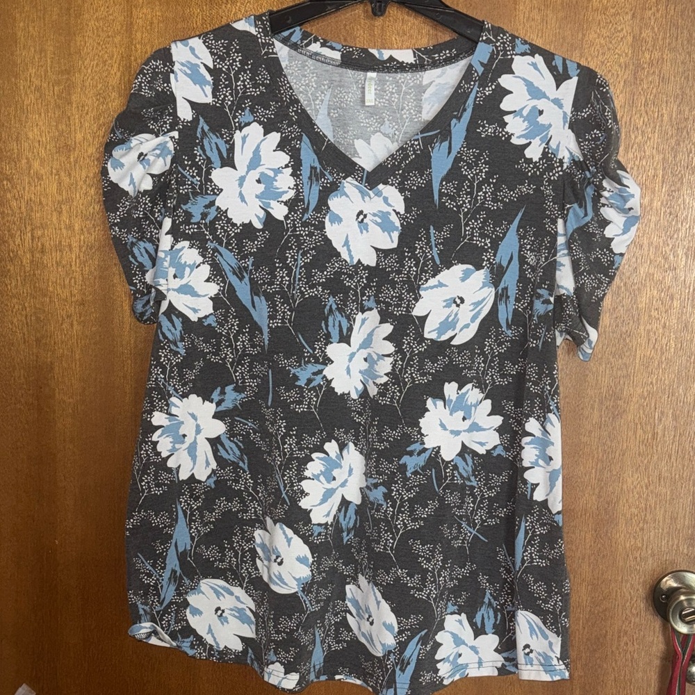 Chic Floral V-Neck Women's Blouse